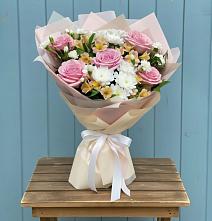 Букет цветов из:  Гвоздики, Орхидеи и Розы в Бугульму