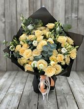 Букет цветов из:  Розы и Лизиантусы в Бугульму