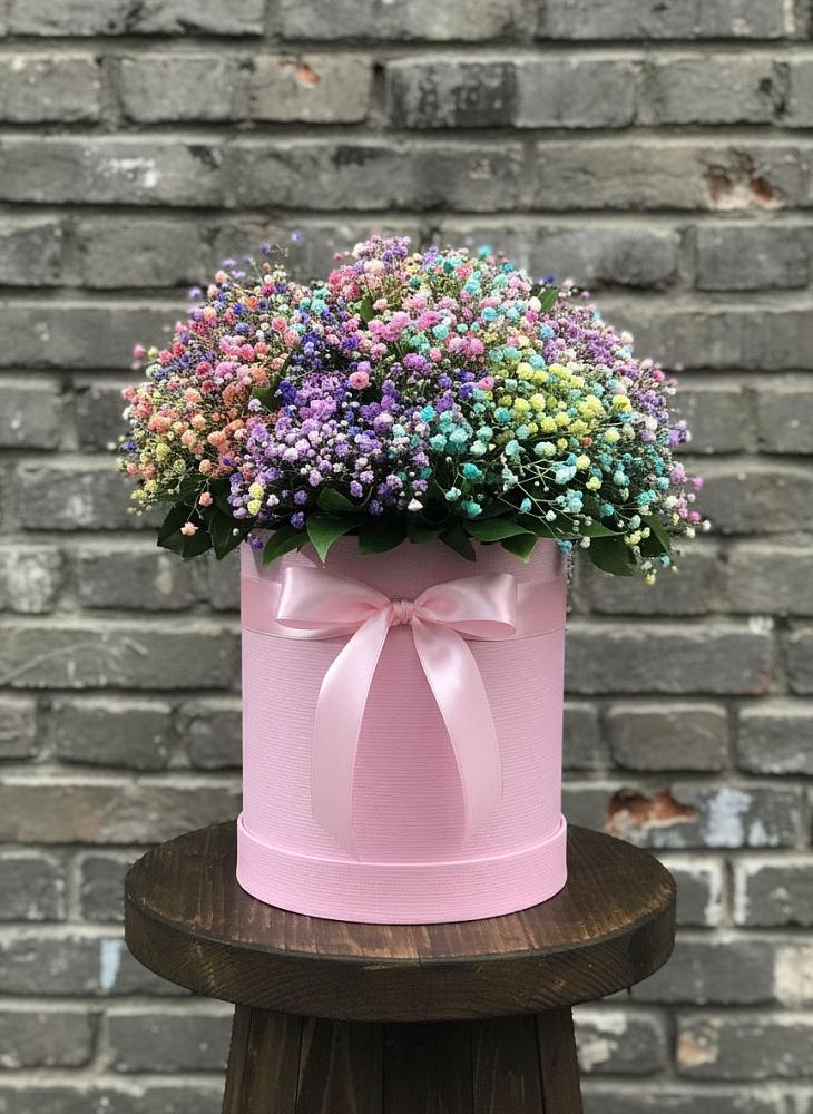 Цветочная композиция из Гипсофила и Розы в шляпной коробке в Бугульму