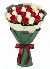Букет Микс из красных и белых роз в Бугульму