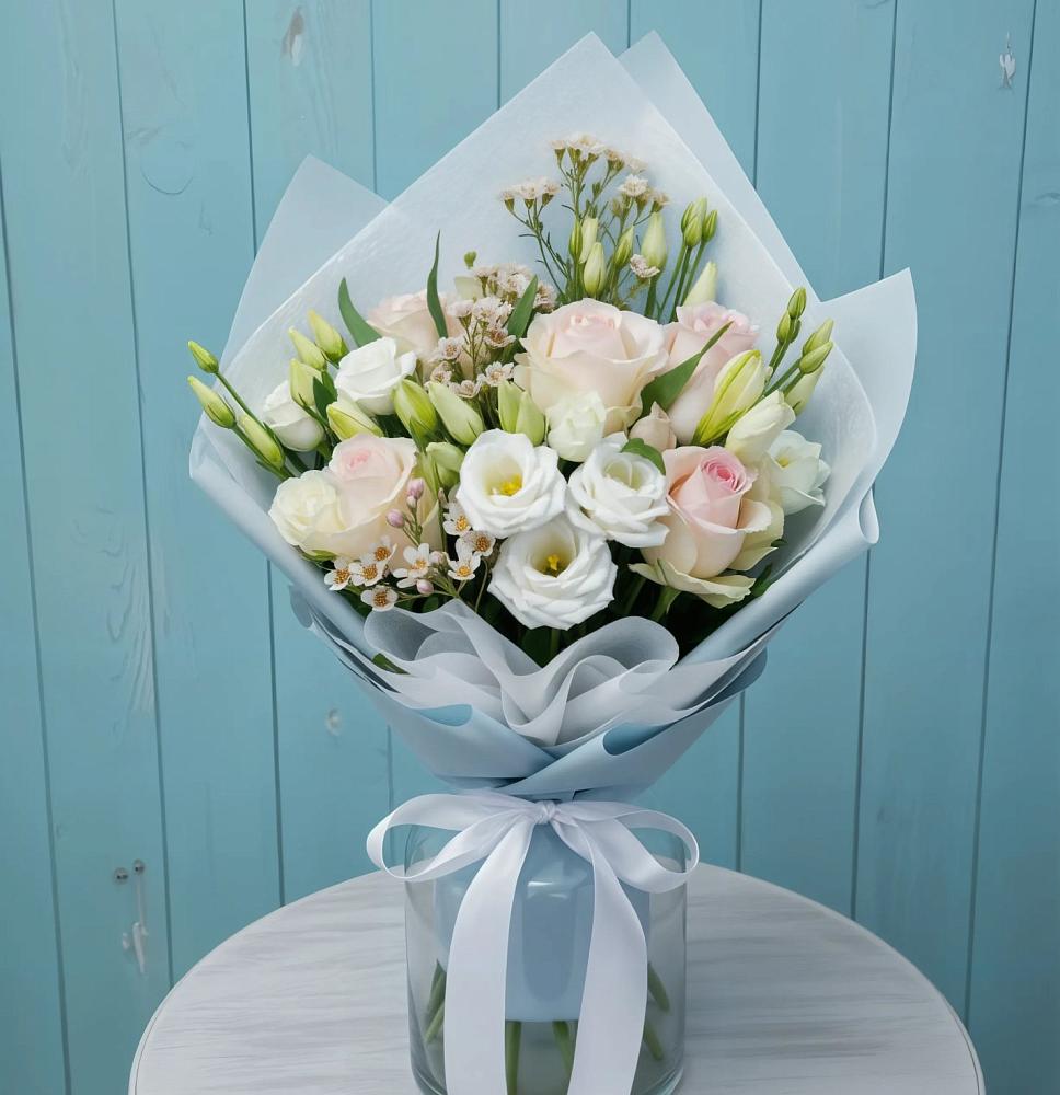 Букет цветов из: Розы и Лизиантусы в Бугульму