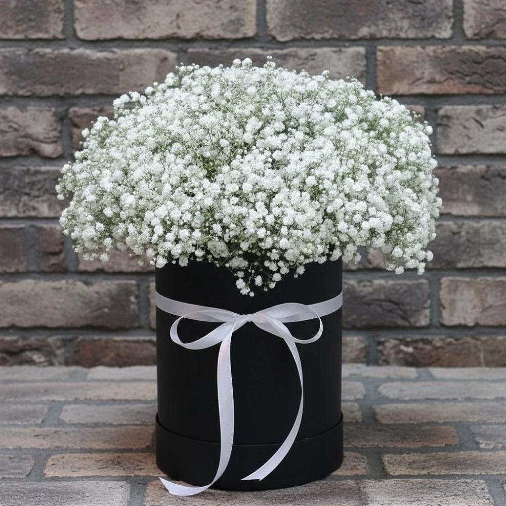 Цветочная композиция из Гипсофила в шляпной коробке в Бугульму