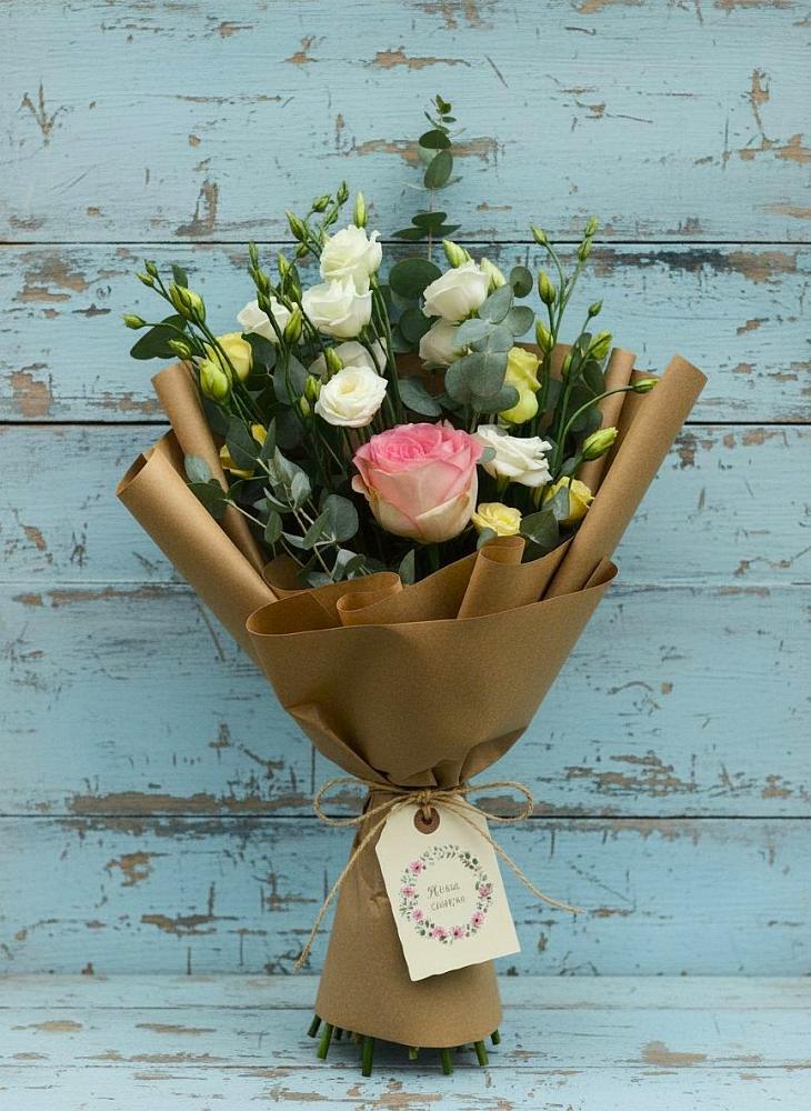 Букет цветов из: Розы и Лизиантусы в Бугульму