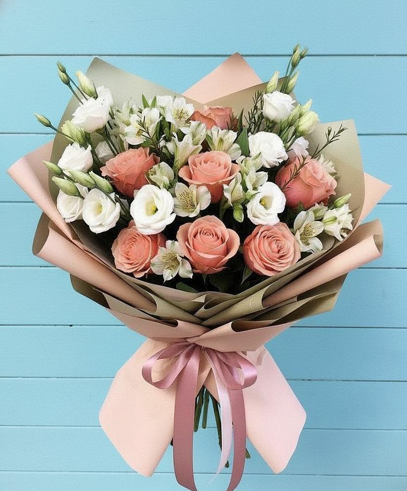 Букет цветов из: Розы, Альстромерии и Лизиантусы в Бугульму