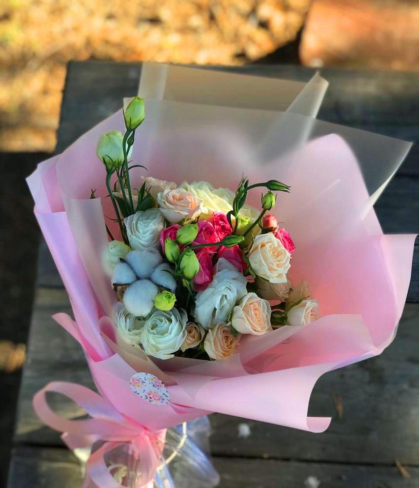 Букет цветов из: Розы и Лизиантусы в Бугульму