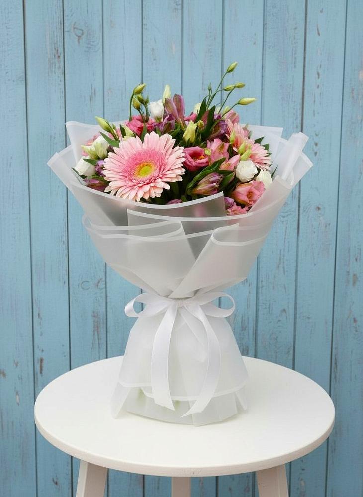 Букет цветов из: Герберы, Альстромерии и Лизиантусы в Бугульму