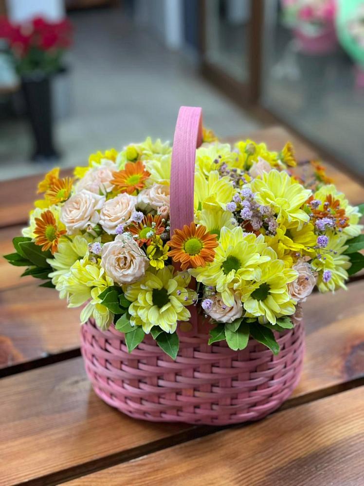Цветочная композиция из Хризантемы и Розы в корзине в Бугульму