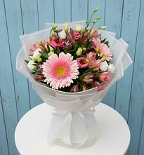 Букет цветов из:  Герберы, Альстромерии и Лизиантусы в Бугульму