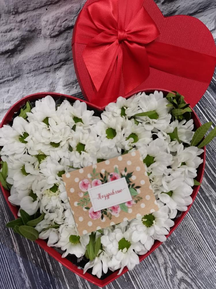 Цветочная композиция из Хризантемы в виде сердца в Бугульму