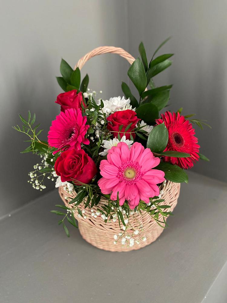 Цветочная композиция из Розы, Хризантемы и Герберы в корзине в Бугульму