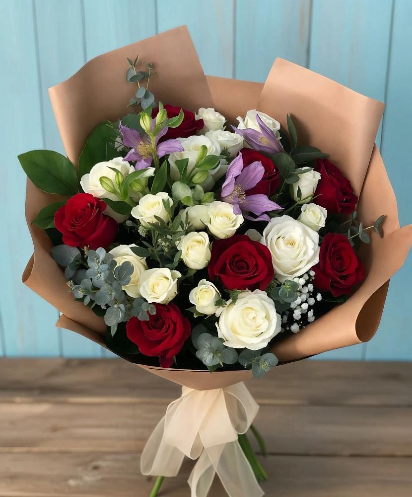 Букет цветов из: Розы и Альстромерии в Бугульму