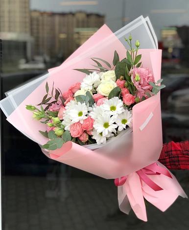 Букет цветов из: Розы, Лизиантусы и Хризантемы в Бугульму