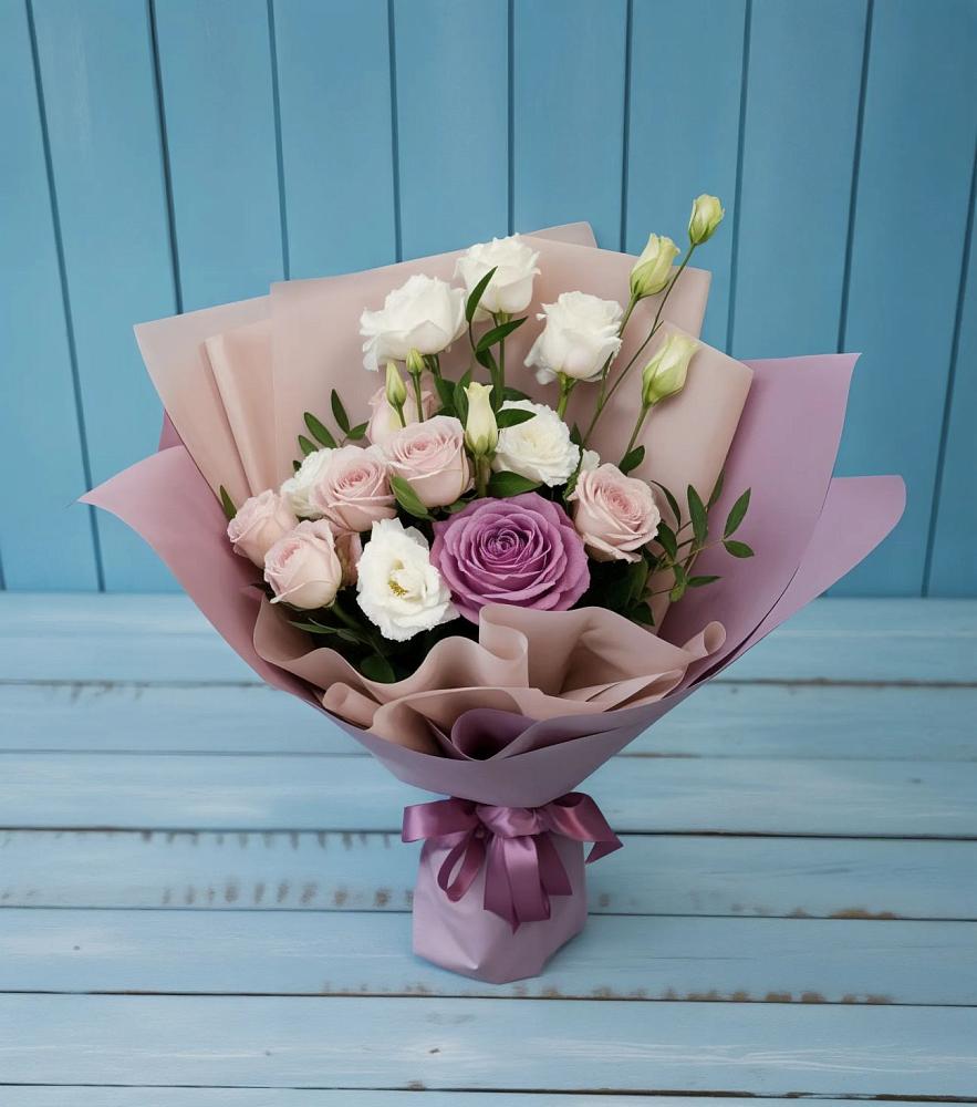 Букет цветов из: Розы и Лизиантусы в Бугульму